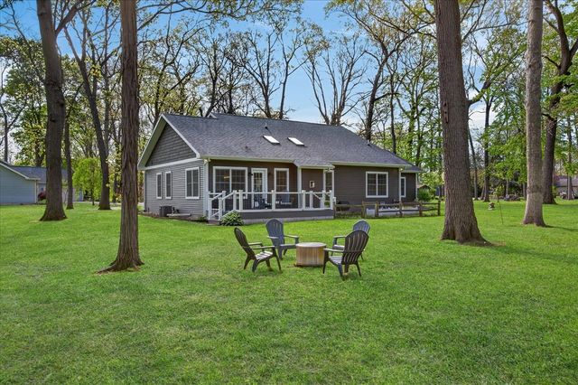 2917 White Oaks Ridge, Buchanan, MI 49107