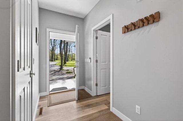 2917 White Oaks Ridge, Buchanan, MI 49107