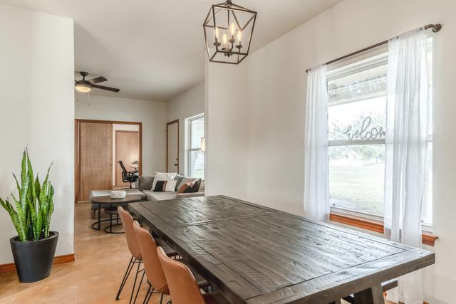 2551 Spring Valley DR, Dripping Springs, TX 78620