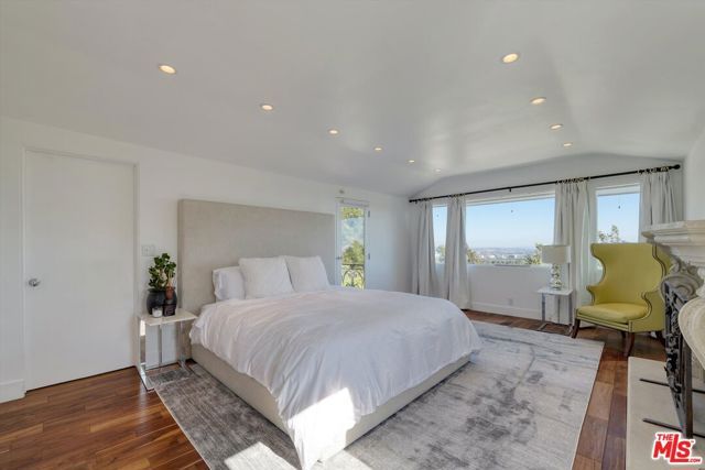 1300 Summitridge Drive, Beverly Hills, CA 90210
