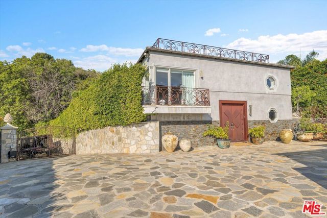 1300 Summitridge Drive, Beverly Hills, CA 90210