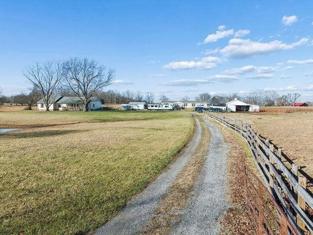 394 Pruett Rd, Dickson, TN 37055