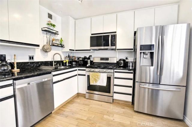 7702 Via Napoli 66, Burbank, CA 91504