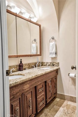 7702 Via Napoli 66, Burbank, CA 91504