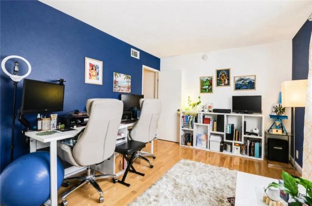 7702 Via Napoli 66, Burbank, CA 91504