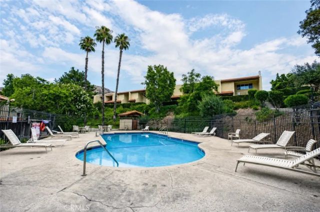 7702 Via Napoli 66, Burbank, CA 91504