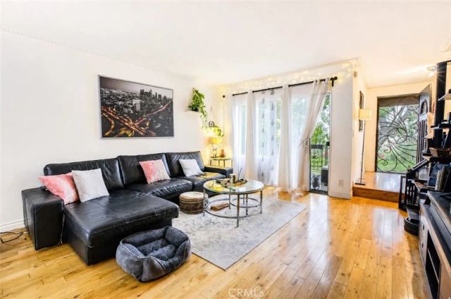 7702 Via Napoli 66, Burbank, CA 91504