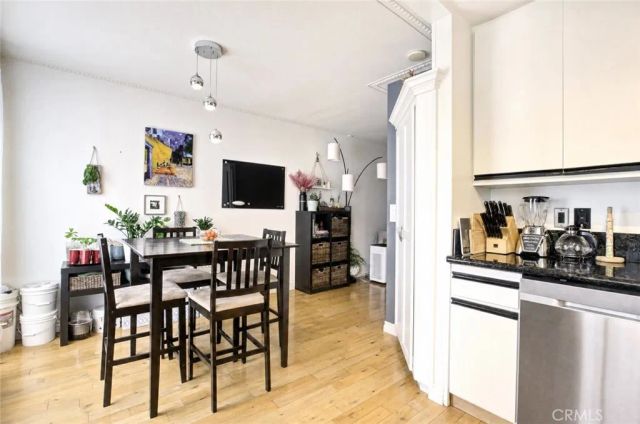 7702 Via Napoli 66, Burbank, CA 91504