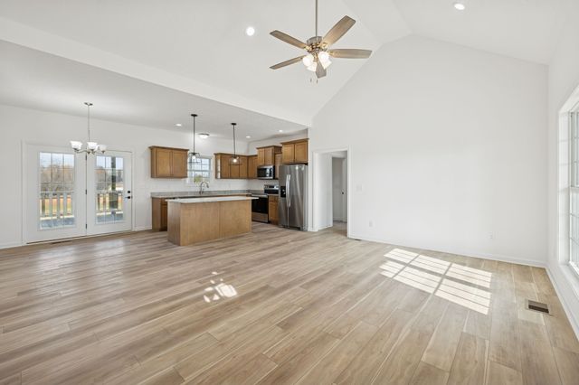 125 Makinley Dr, Lafayette, TN 37083