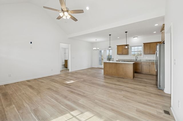 125 Makinley Dr, Lafayette, TN 37083