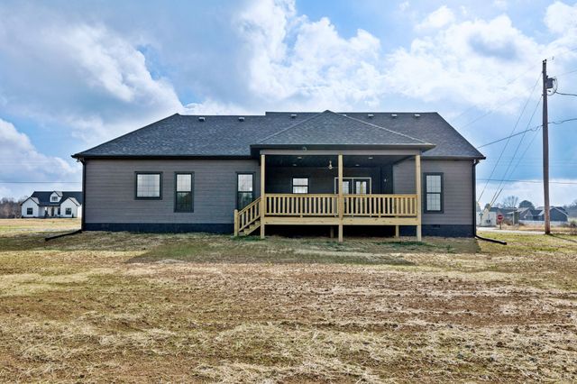 125 Makinley Dr, Lafayette, TN 37083