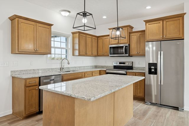 125 Makinley Dr, Lafayette, TN 37083