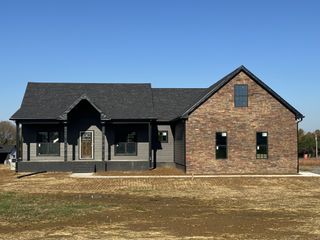 125 Makinley Dr, Lafayette, TN 37083