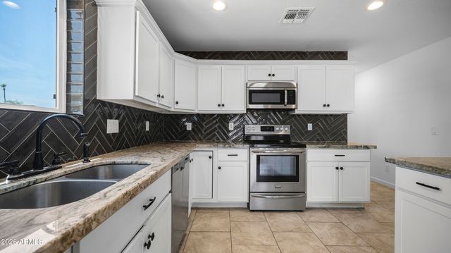 8807 W CATALINA Drive, Phoenix, AZ 85037
