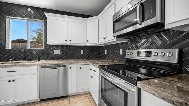 8807 W CATALINA Drive, Phoenix, AZ 85037