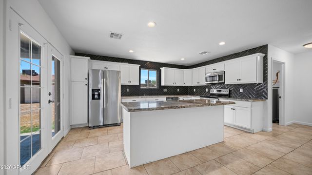 8807 W CATALINA Drive, Phoenix, AZ 85037