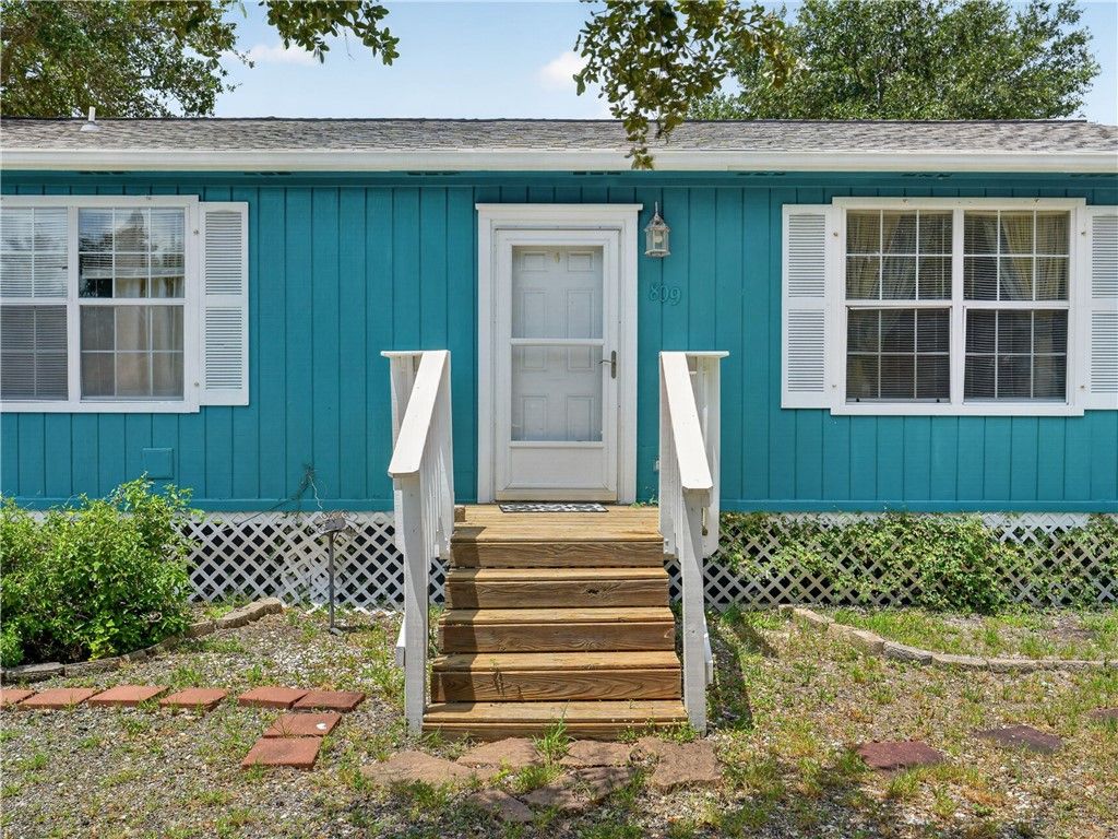 809 N 10th St, Fulton, TX 78358 — photo 4