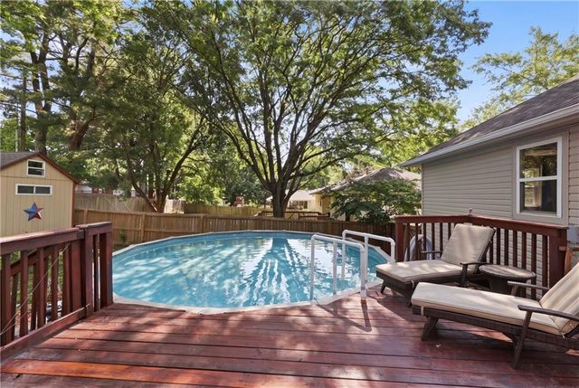 201 SW Sandstone Drive, Blue Springs, MO 64014