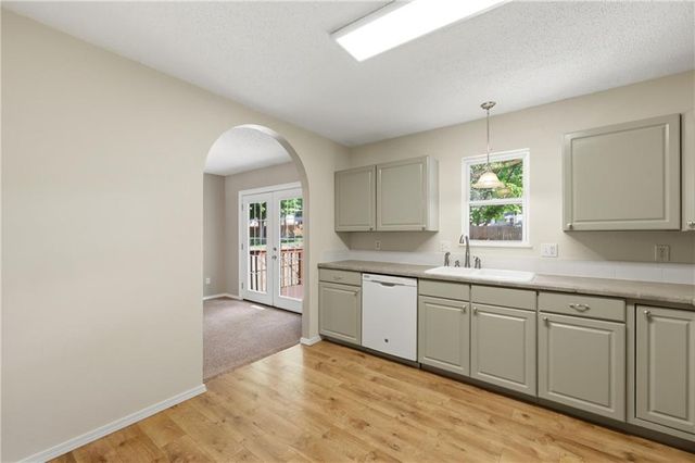 201 SW Sandstone Drive, Blue Springs, MO 64014