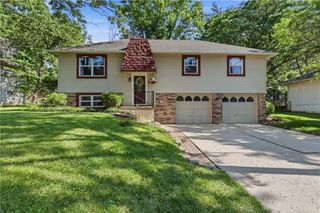 201 SW Sandstone Drive, Blue Springs, MO 64014