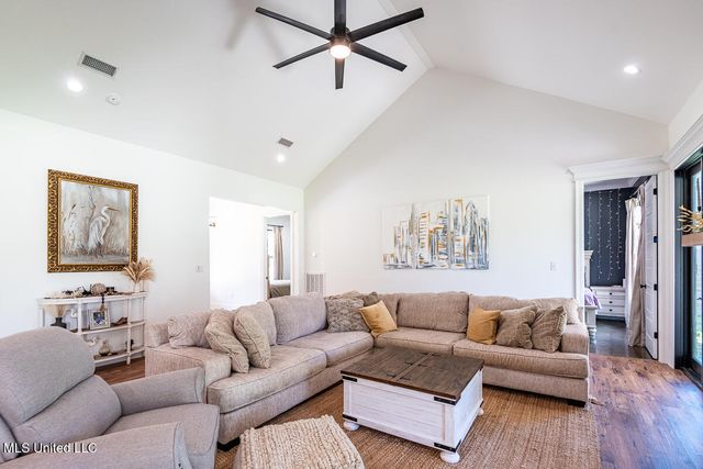 29 Club Drive, Natchez, MS 39120