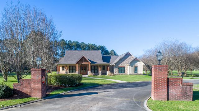 29 Club Drive, Natchez, MS 39120