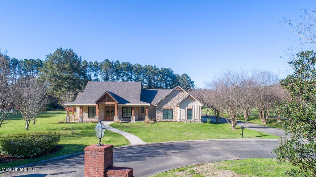 29 Club Drive, Natchez, MS 39120