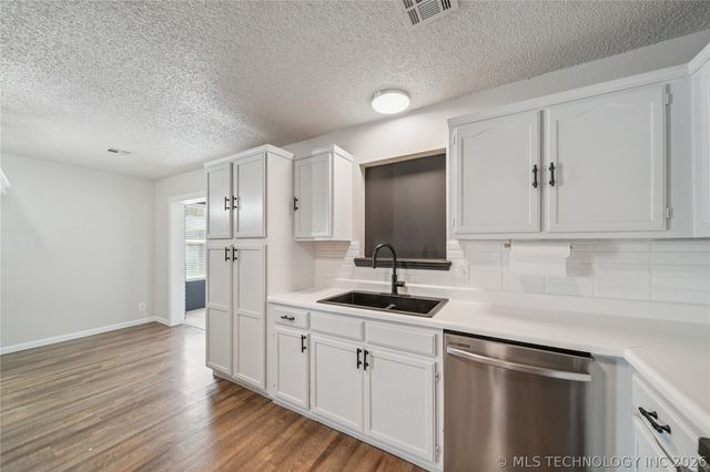 1490 Ash Hollow Street, Catoosa, OK 74015