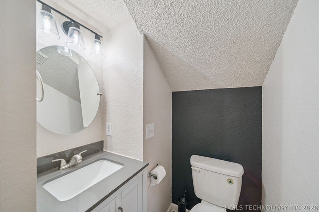 1490 Ash Hollow Street, Catoosa, OK 74015