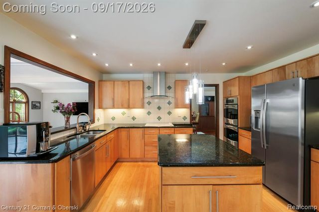 36233 Trenton Court, Farmington Hills, MI 48335
