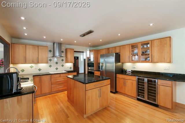 36233 Trenton Court, Farmington Hills, MI 48335
