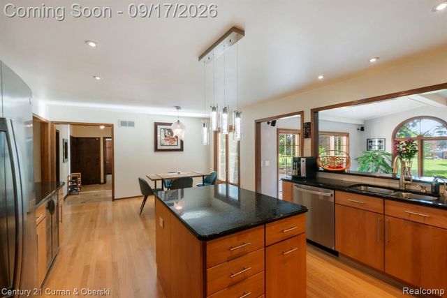 36233 Trenton Court, Farmington Hills, MI 48335
