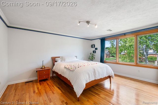 36233 Trenton Court, Farmington Hills, MI 48335