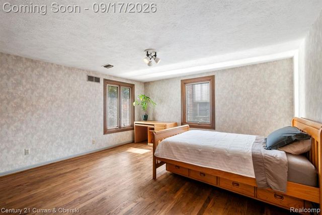 36233 Trenton Court, Farmington Hills, MI 48335