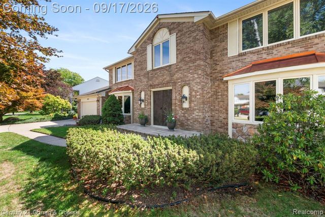36233 Trenton Court, Farmington Hills, MI 48335