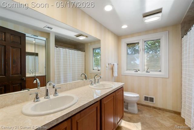 36233 Trenton Court, Farmington Hills, MI 48335