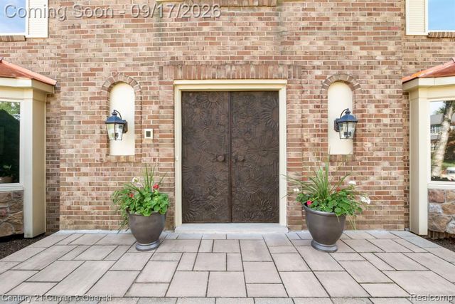 36233 Trenton Court, Farmington Hills, MI 48335