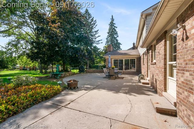 36233 Trenton Court, Farmington Hills, MI 48335