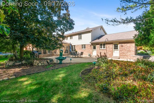 36233 Trenton Court, Farmington Hills, MI 48335
