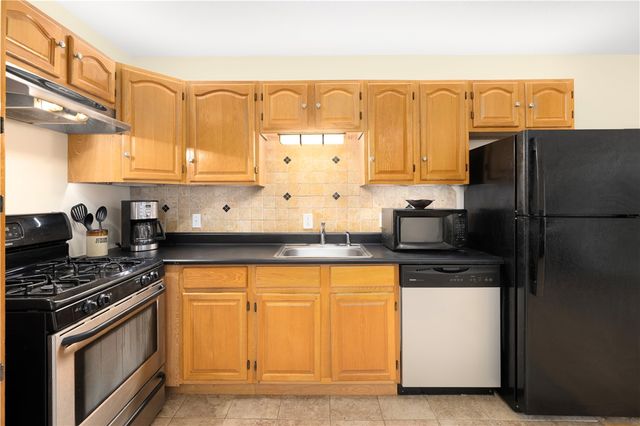 3940 Post Road 3, Warwick, RI 02886