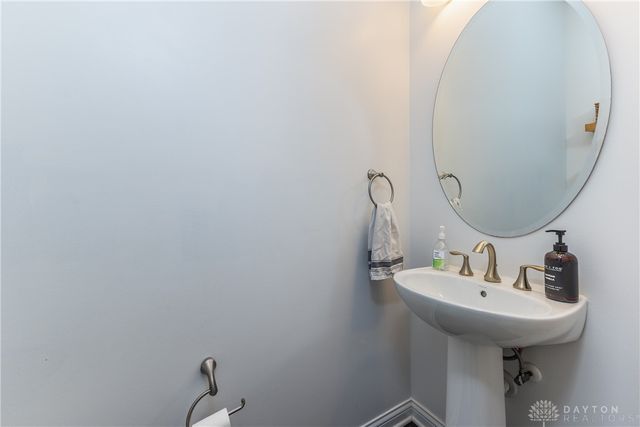 1613 Stonebury Court, Xenia, OH 45385