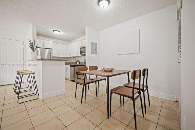 7195 NW 179th St 106, Hialeah, FL 33015