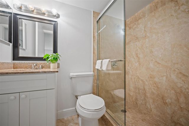 7195 NW 179th St 106, Hialeah, FL 33015