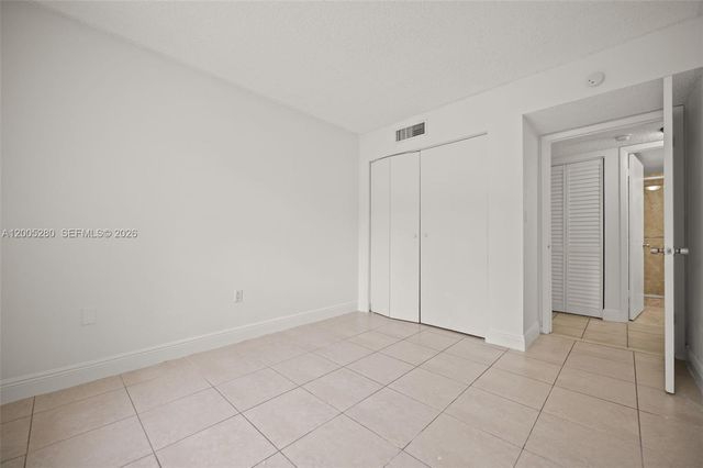 7195 NW 179th St 106, Hialeah, FL 33015