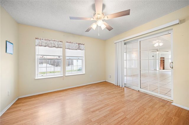 1045 S Saunders St, Aransas Pass, TX 78336