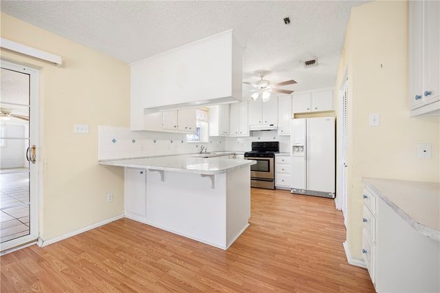 1045 S Saunders St, Aransas Pass, TX 78336