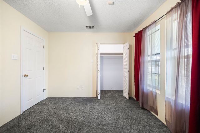 1045 S Saunders St, Aransas Pass, TX 78336