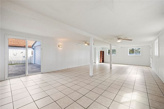 1045 S Saunders St, Aransas Pass, TX 78336