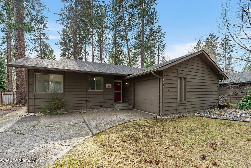 752 E Timber LN, Coeur D'alene, ID 83815