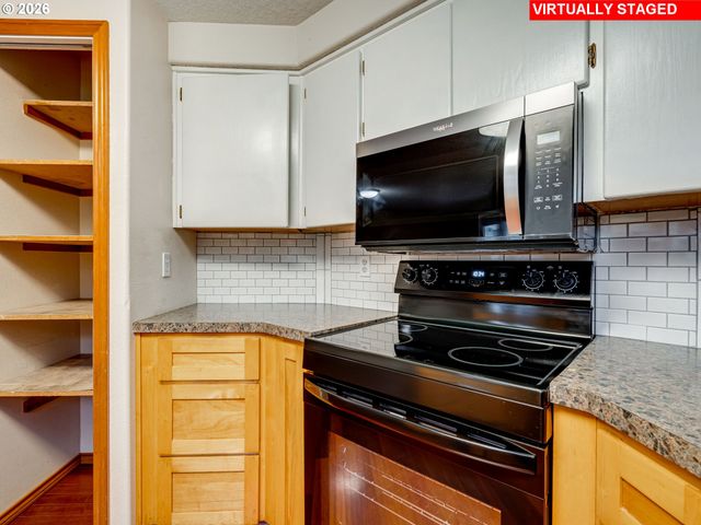 1250 S CEDAR Loop, Canby, OR 97013